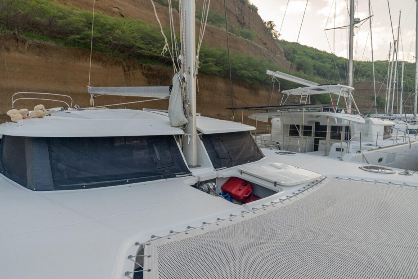 2009-fountaine-pajot-44-3ce7e4