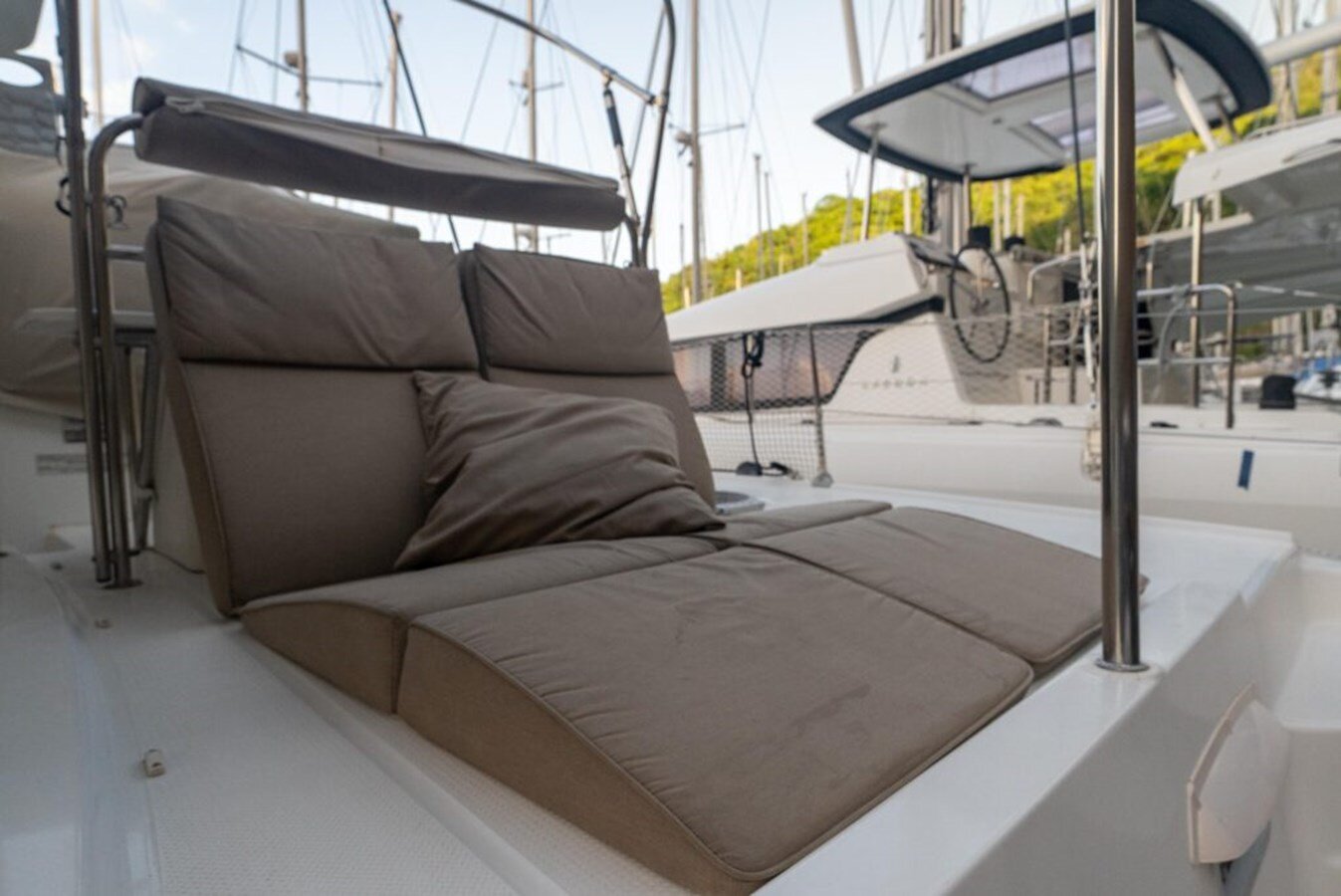 2009-fountaine-pajot-44-3ce7e4