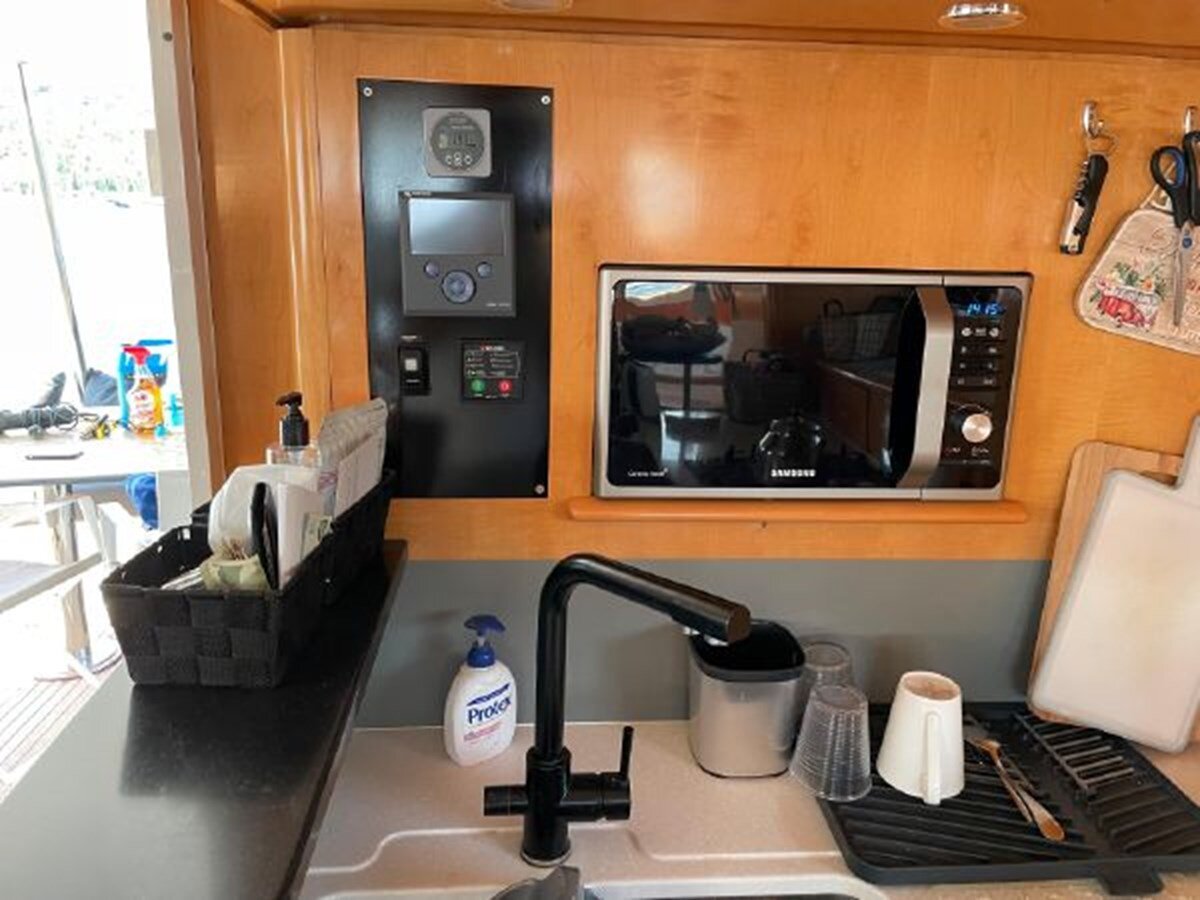 2009-fountaine-pajot-45-8-229a0b