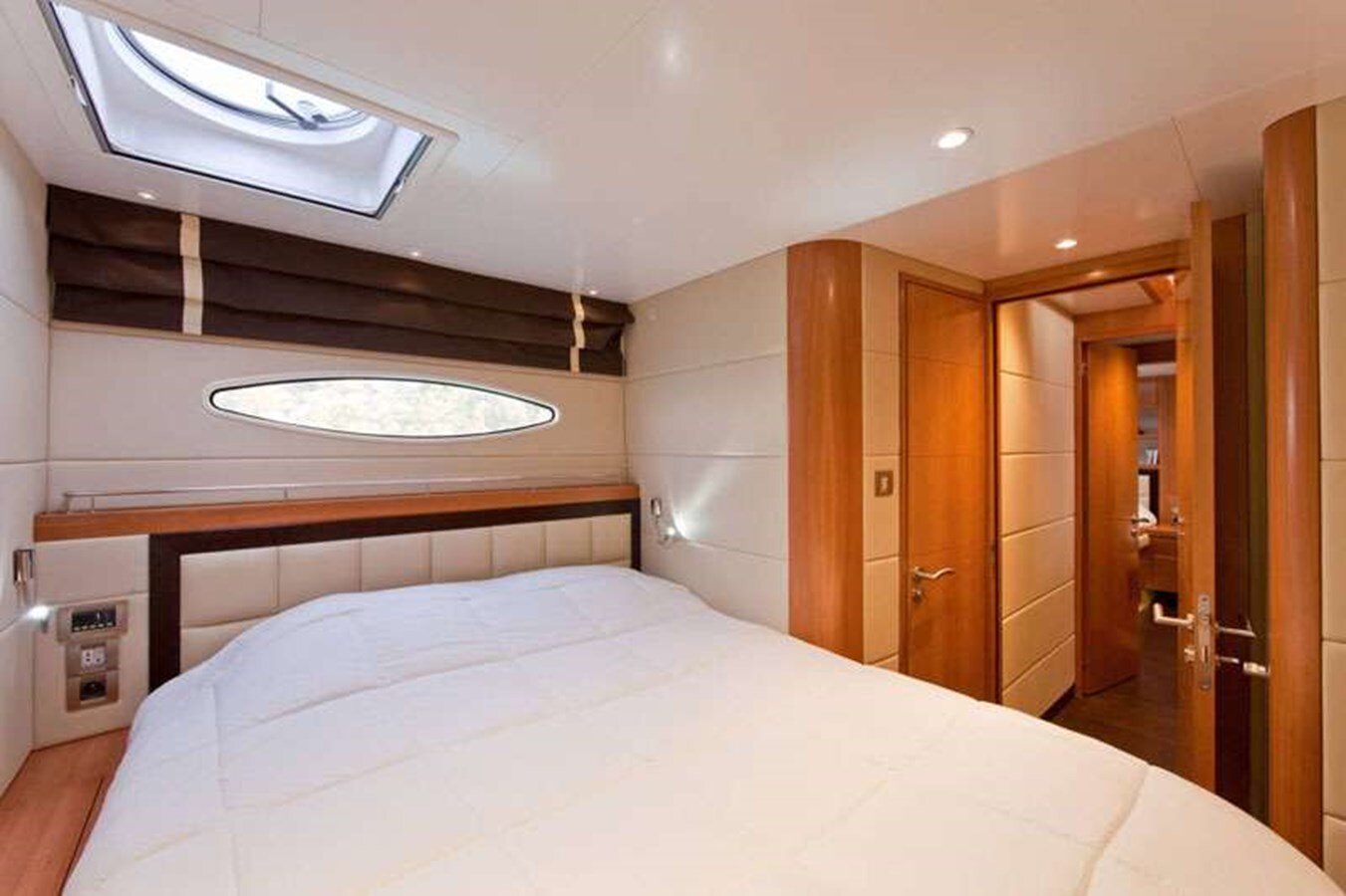 2009 FOUNTAINE PAJOT 65'