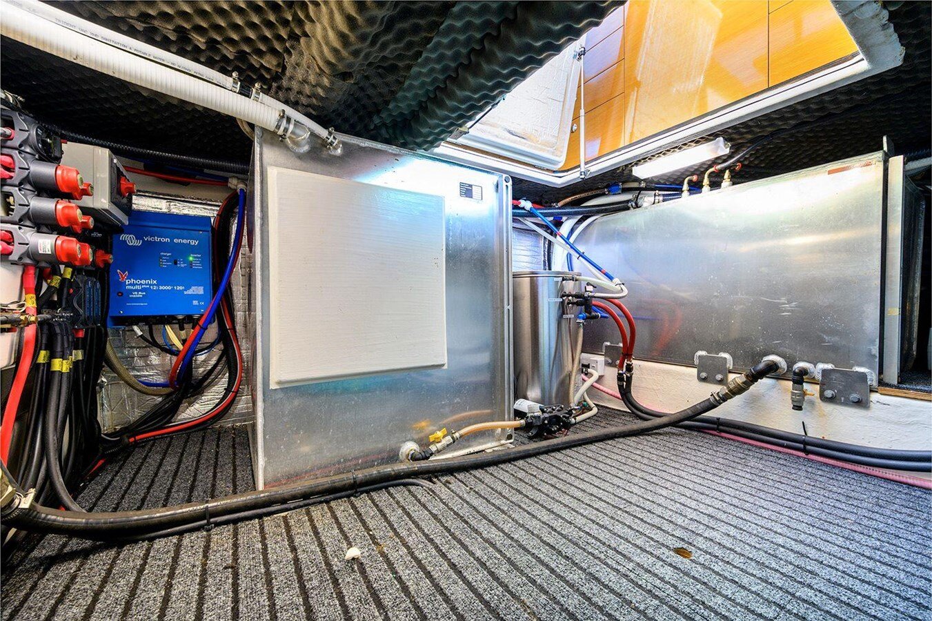 2009-genesis-44-49788b