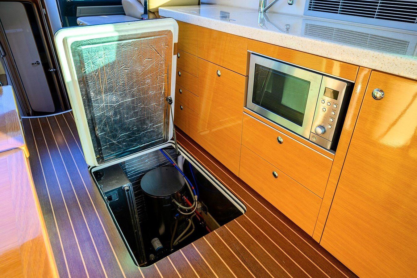 2009-genesis-44-49788b