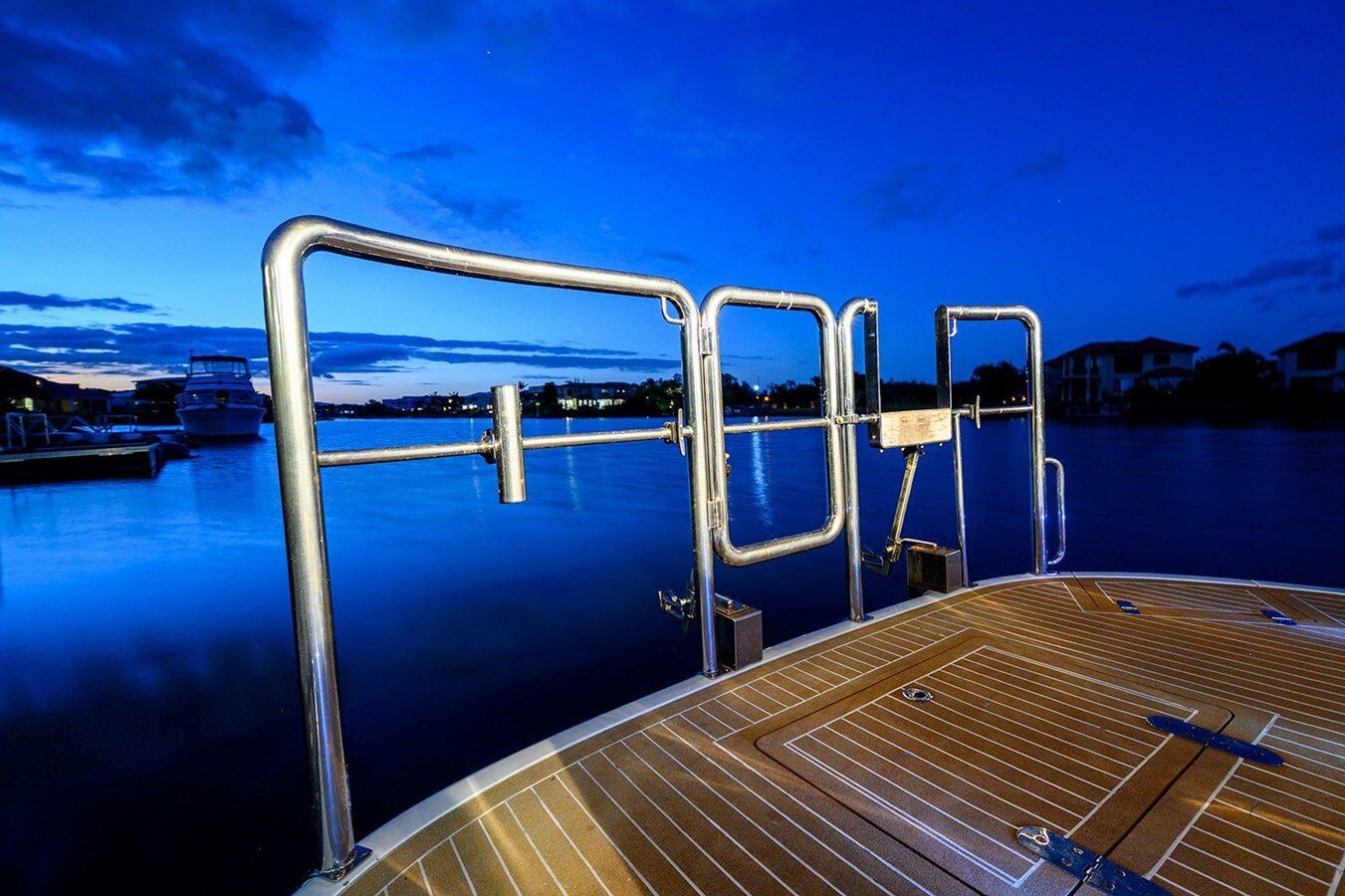 2009-genesis-44-49788b