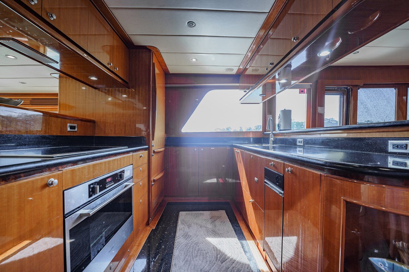 2009-hampton-yachts-70-93921a