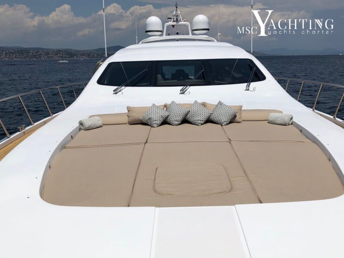 2009 MANGUSTA 92' 9