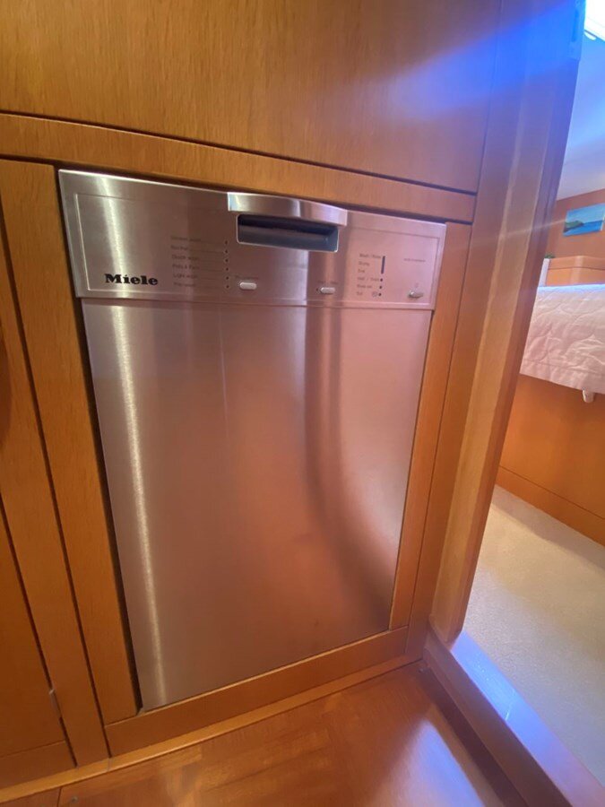 2009-oyster-marine-ltd-53-11-d5a71c