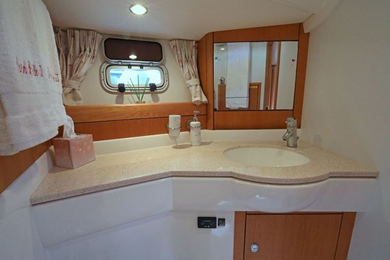 2009-oyster-marine-ltd-53-11-d5a71c