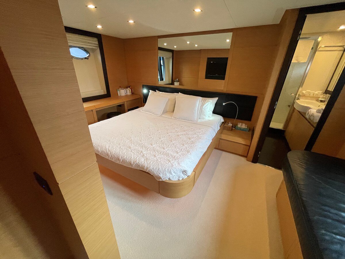 2009-pershing-65-8-a716e6