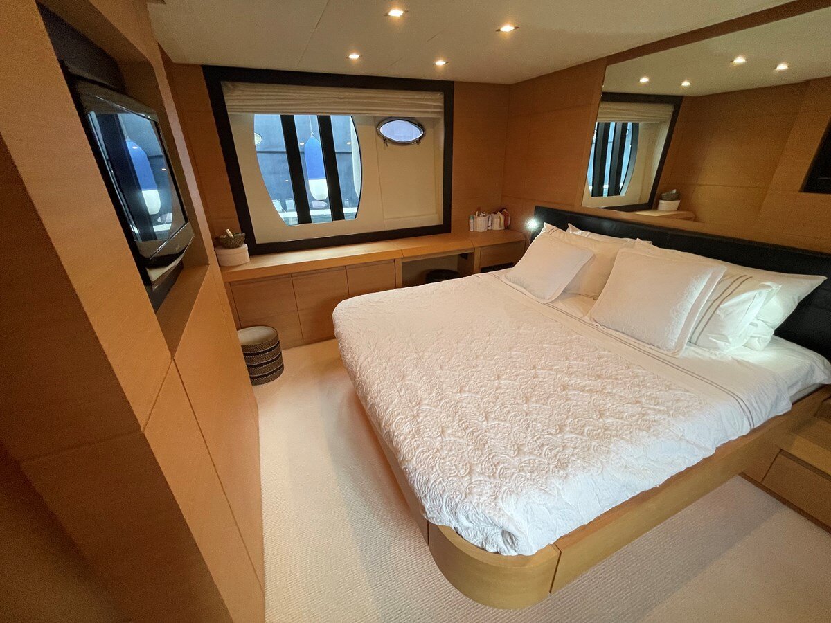 2009-pershing-65-8-a716e6