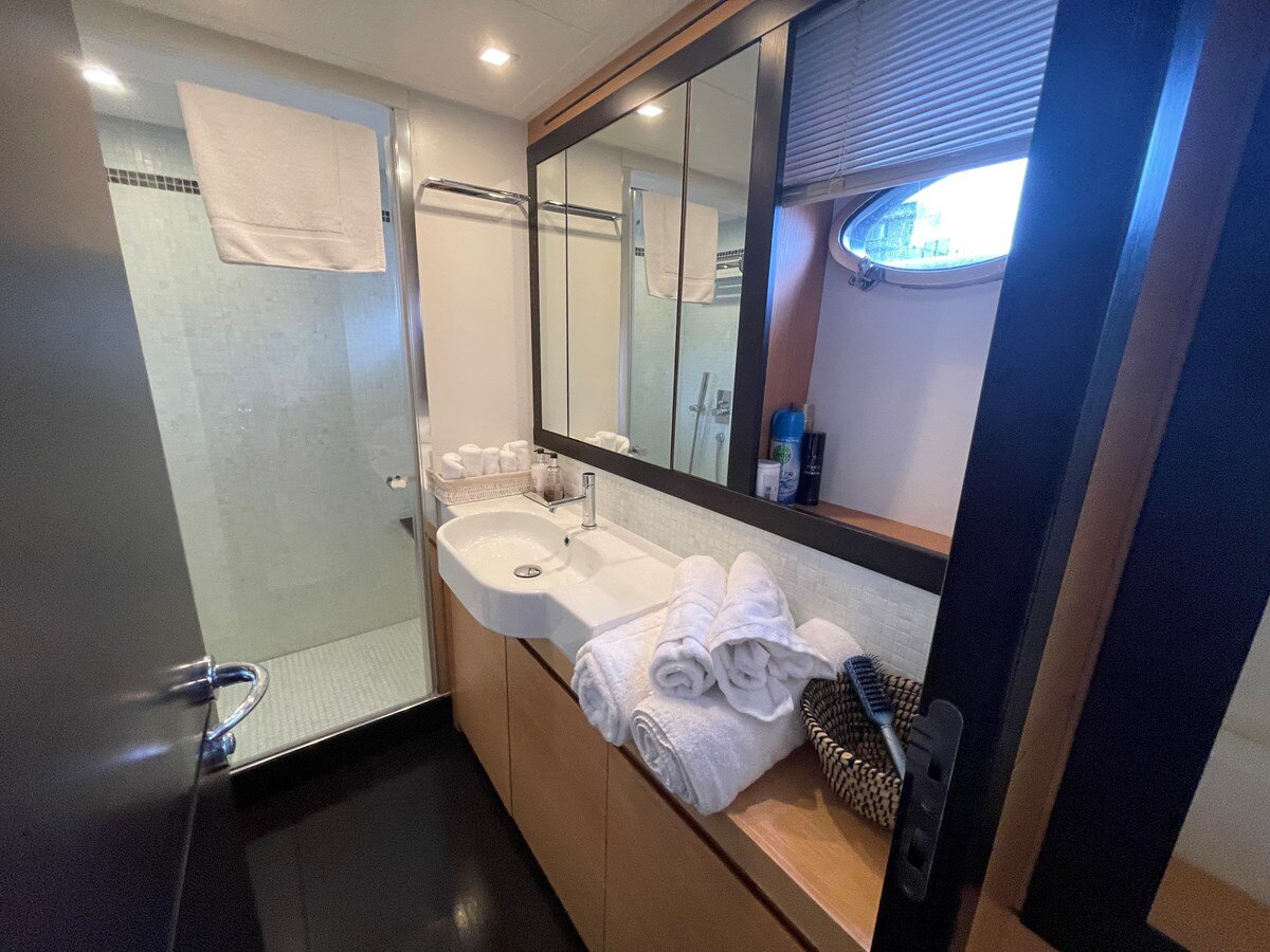 2009-pershing-65-8-a716e6