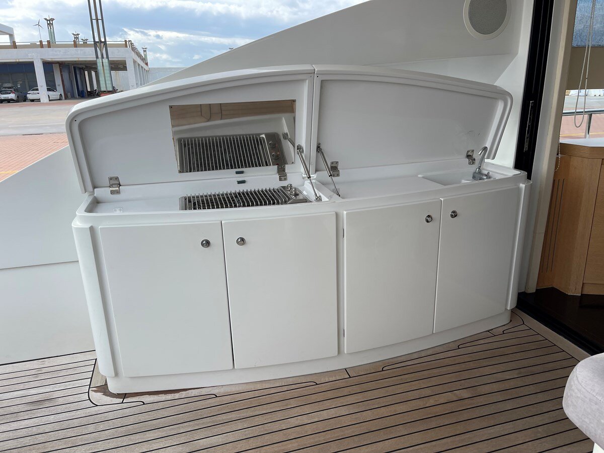 2009-pershing-65-8-a716e6