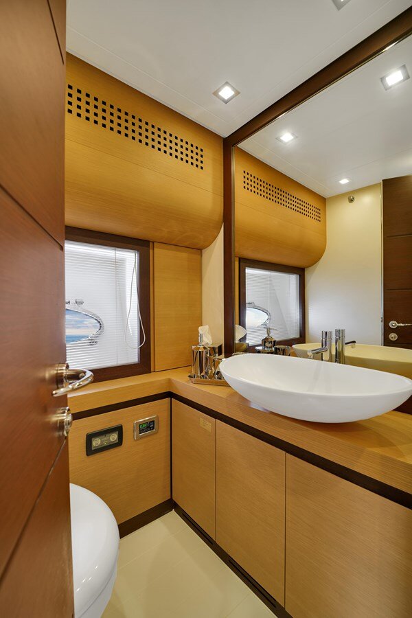 2009-pershing-72-d20ab2