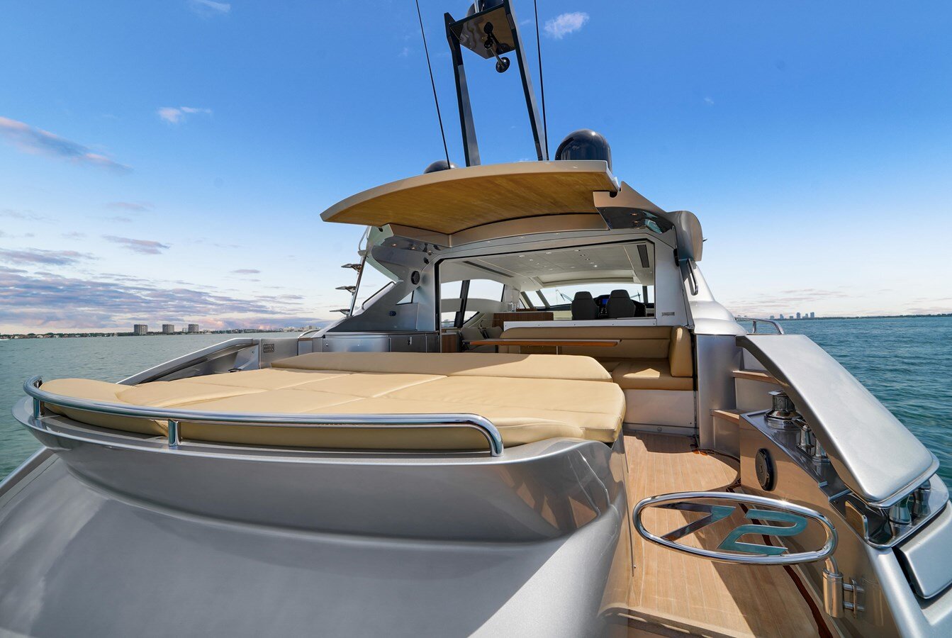 2009-pershing-72-d20ab2