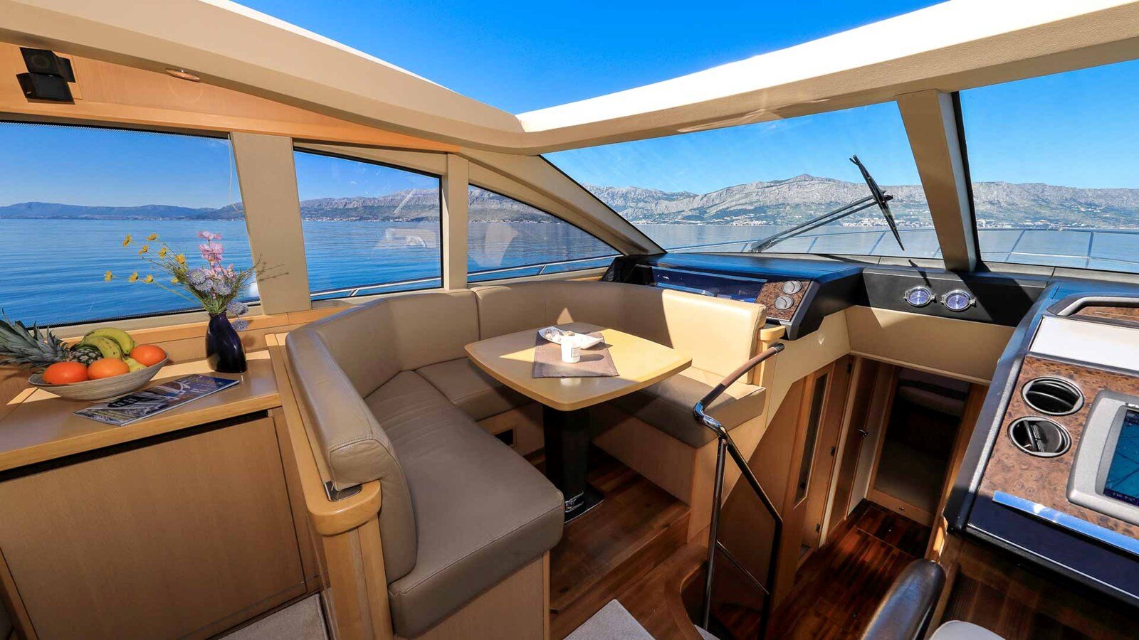 2009 PRINCESS YACHTS 66' 9