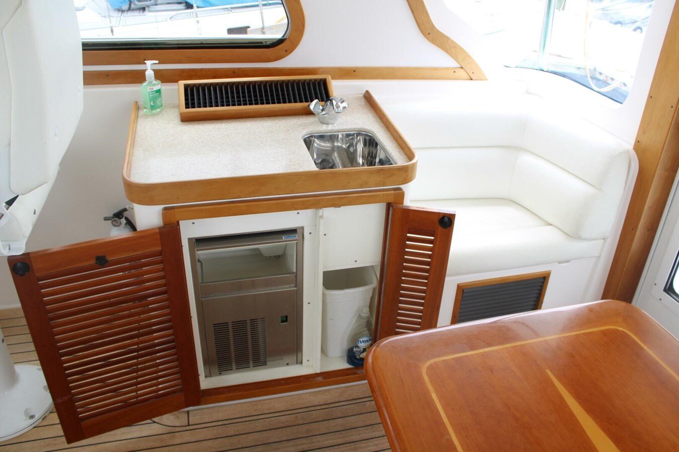 2009-sabre-yachts-42-2eb5c7