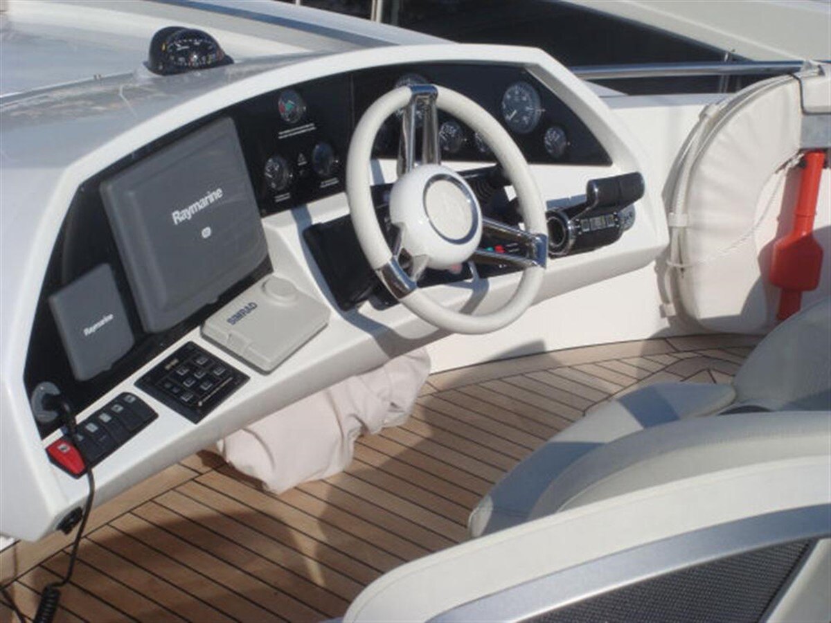 2009-sunseeker-84-986c66