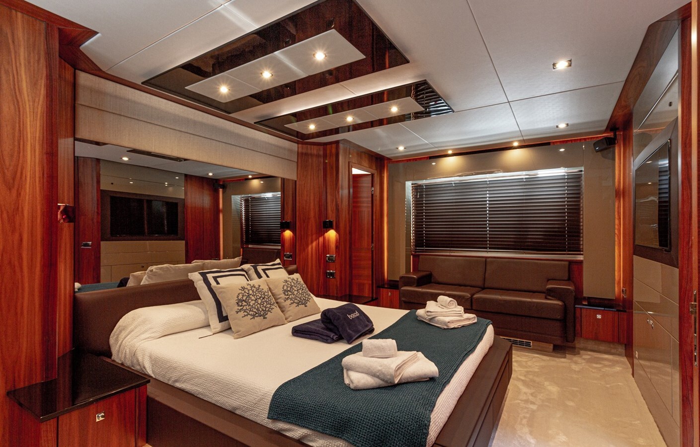 2009 SUNSEEKER 87'