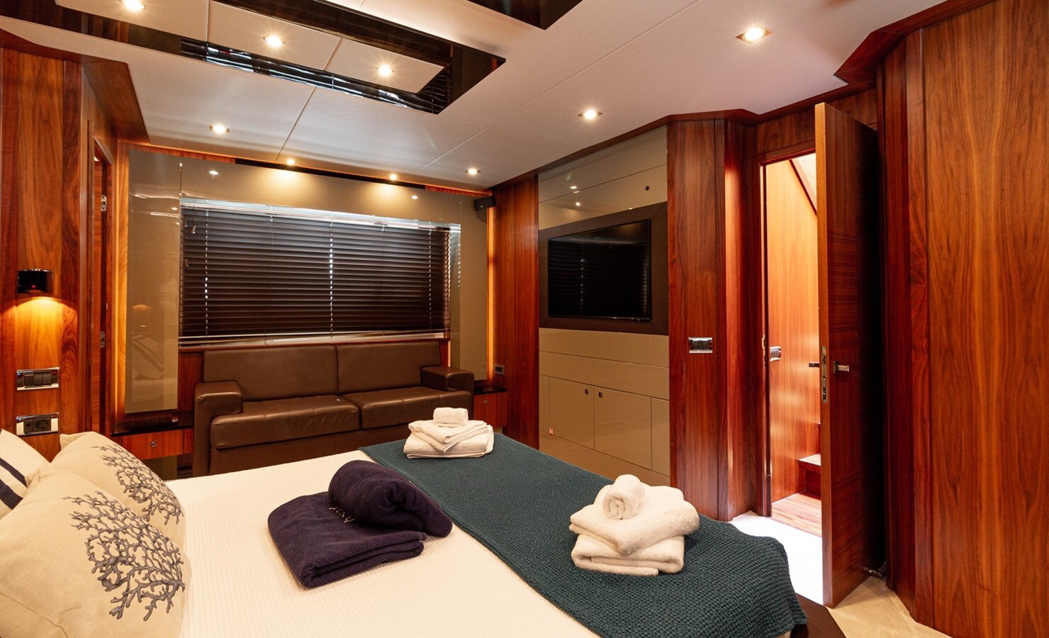 2009 SUNSEEKER 87'