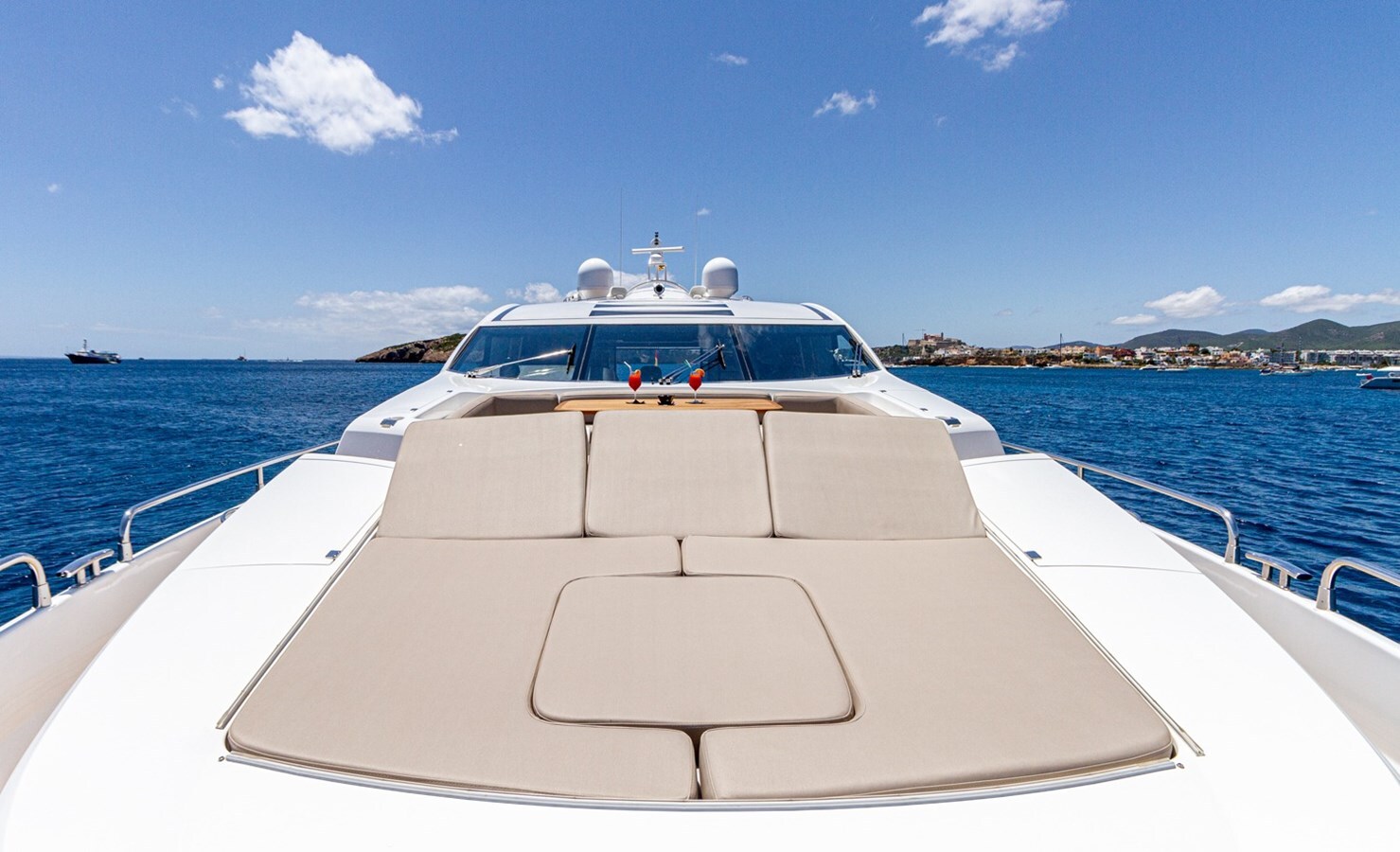 2009 SUNSEEKER 87'