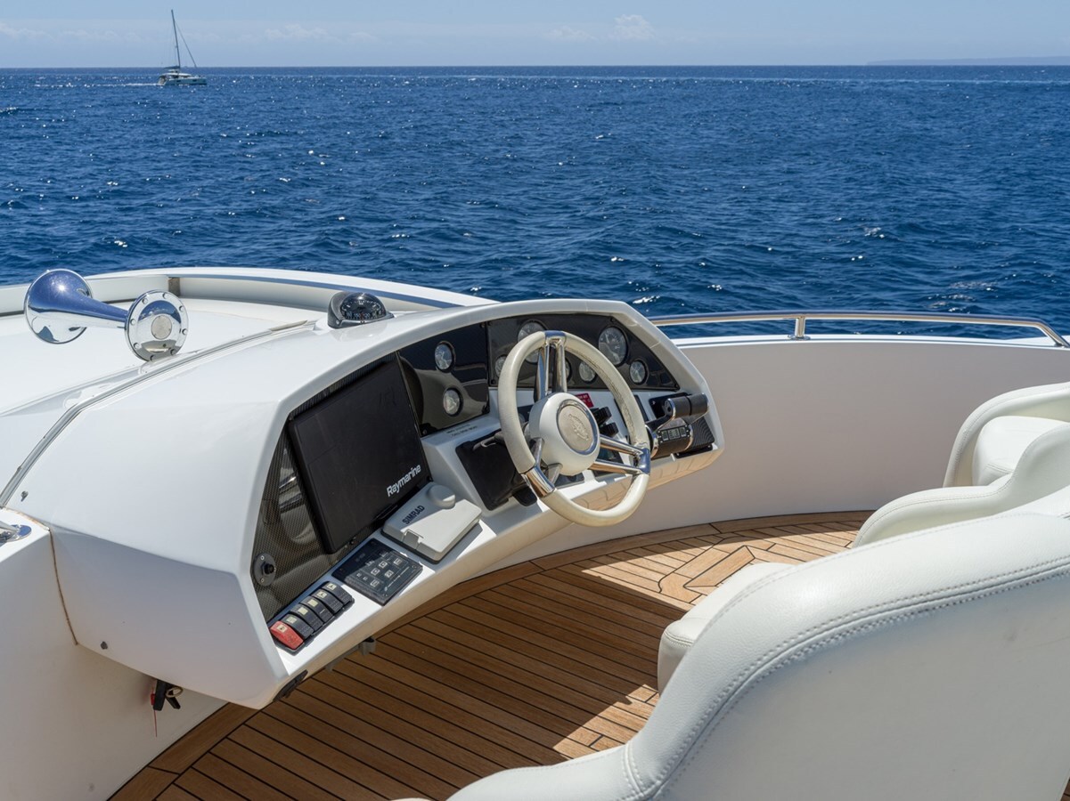 2009 SUNSEEKER 87'