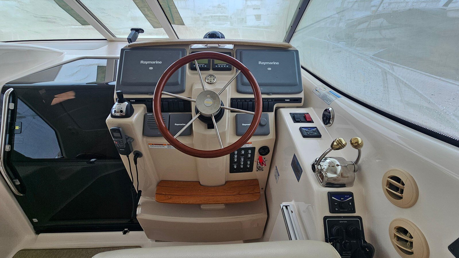 2009-tiara-yachts-39-b14fdb