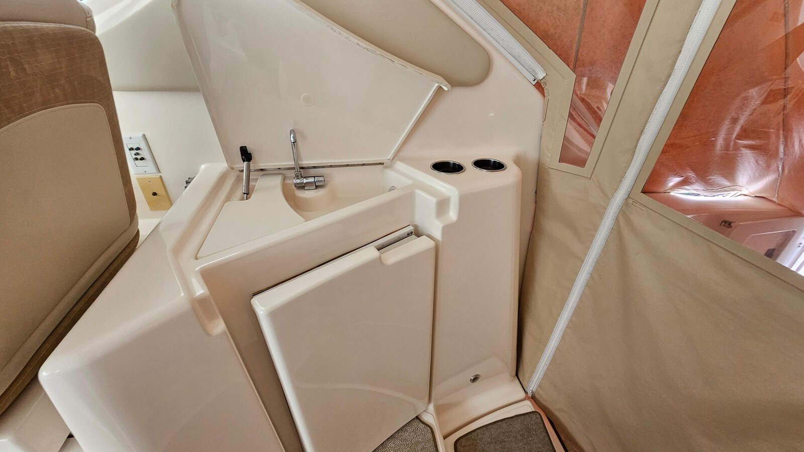 2009-tiara-yachts-39-b14fdb