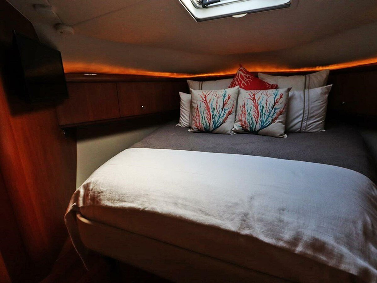 2009-tiara-yachts-45-3-910983