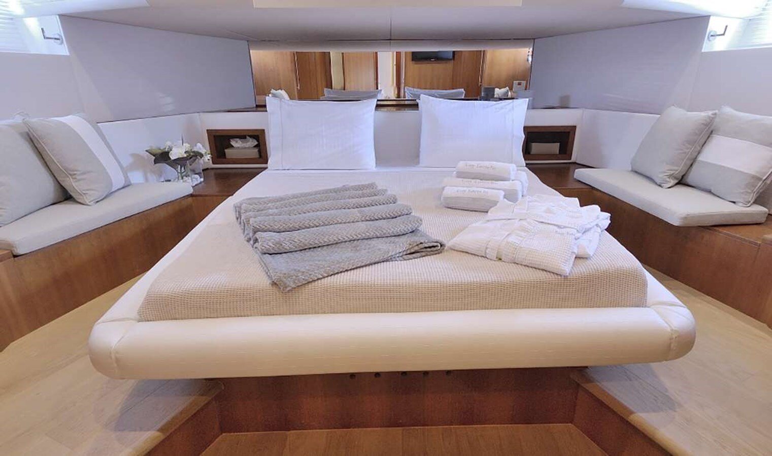 2010 AICON YACHTS 90'