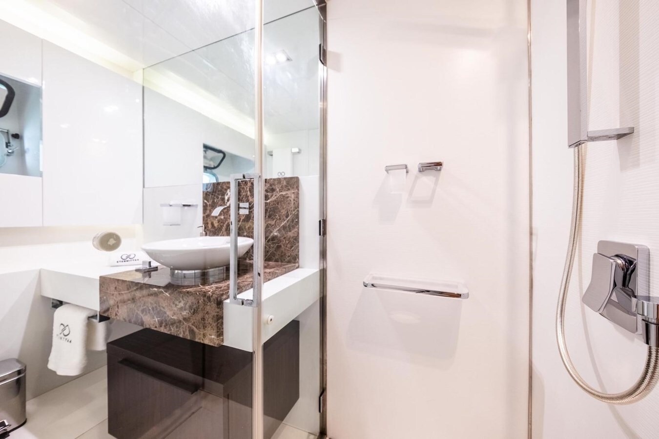 2010 ARCADIA YACHTS 83' 8