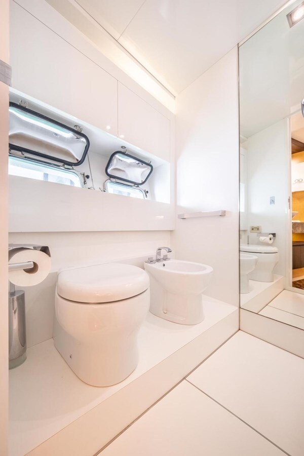 2010 ARCADIA YACHTS 83' 8