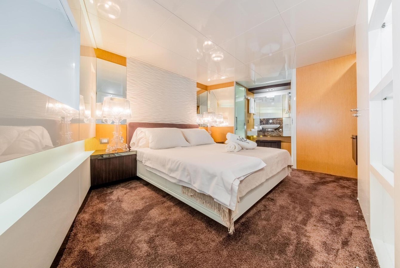 2010 ARCADIA YACHTS 83' 8