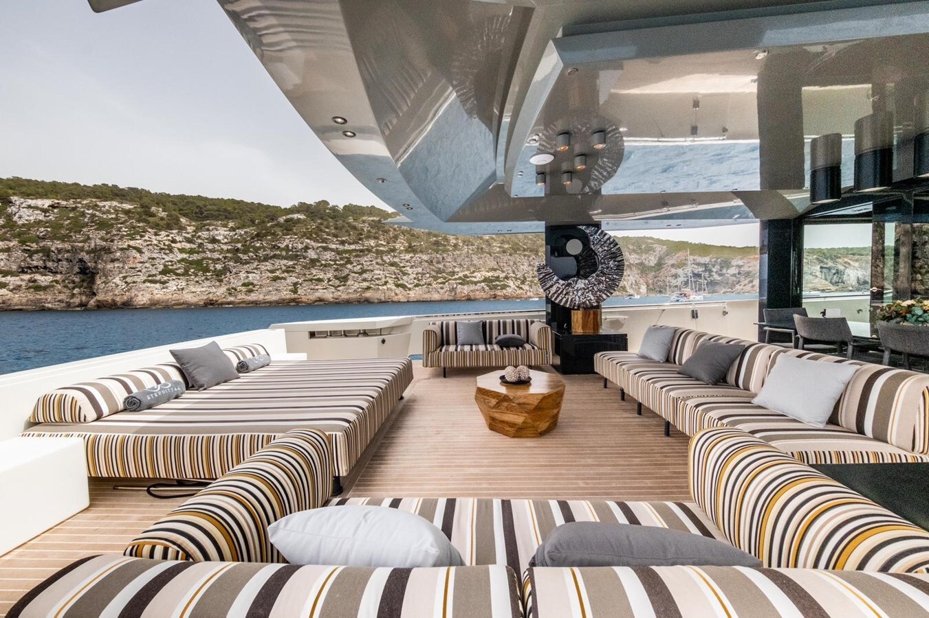 2010 ARCADIA YACHTS 83' 8