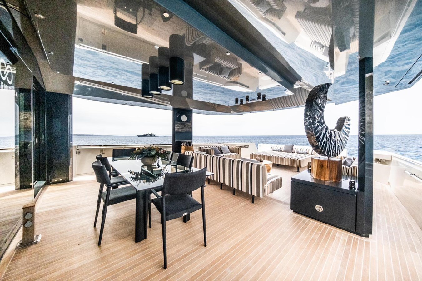 2010 ARCADIA YACHTS 83' 8