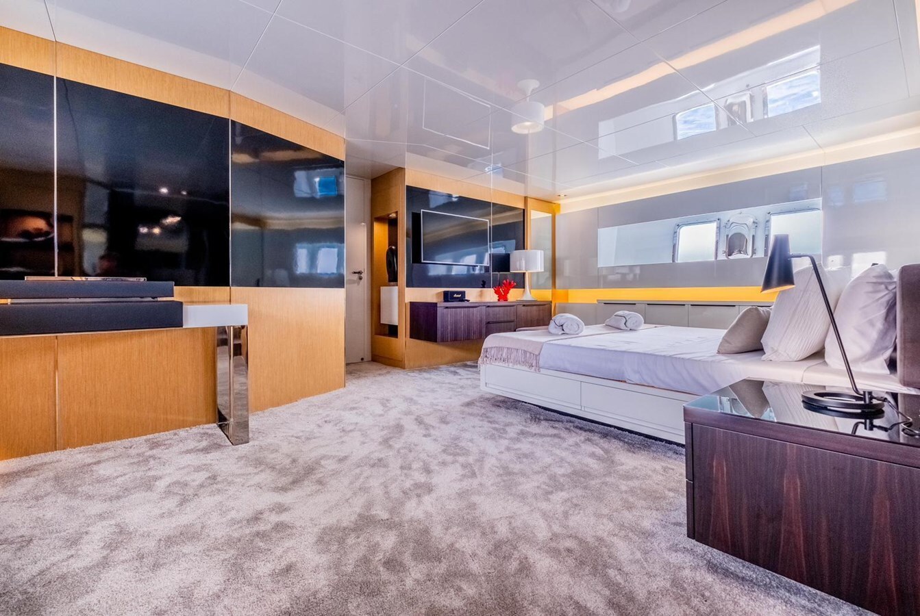 2010 ARCADIA YACHTS 83' 8