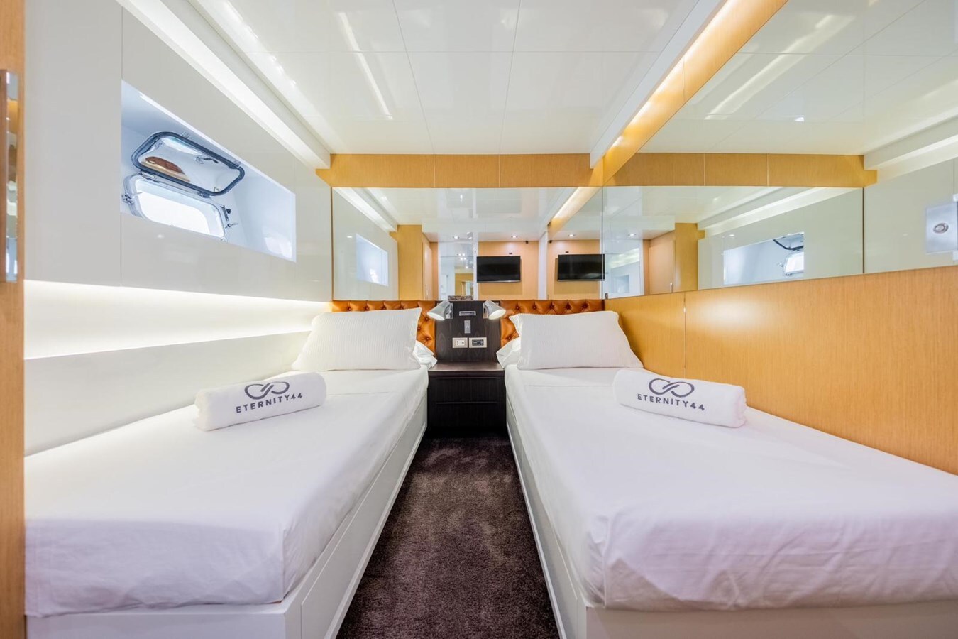 2010 ARCADIA YACHTS 83' 8