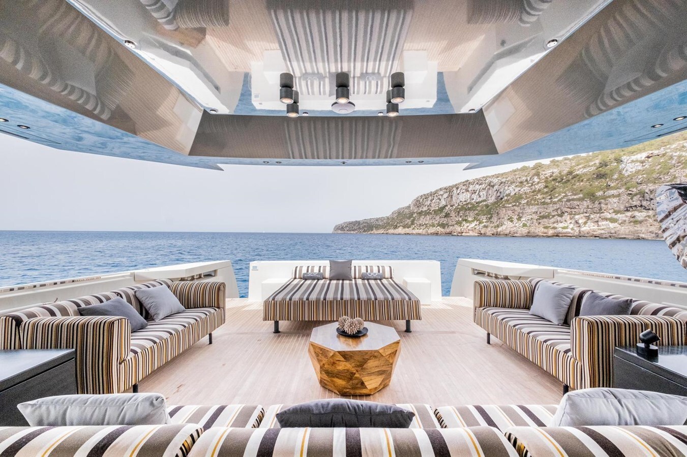 2010 ARCADIA YACHTS 83' 8