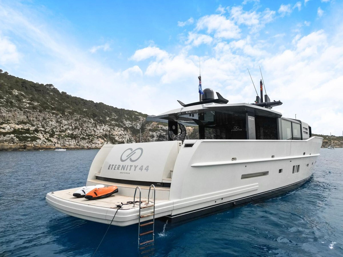 2010 ARCADIA YACHTS 83' 8