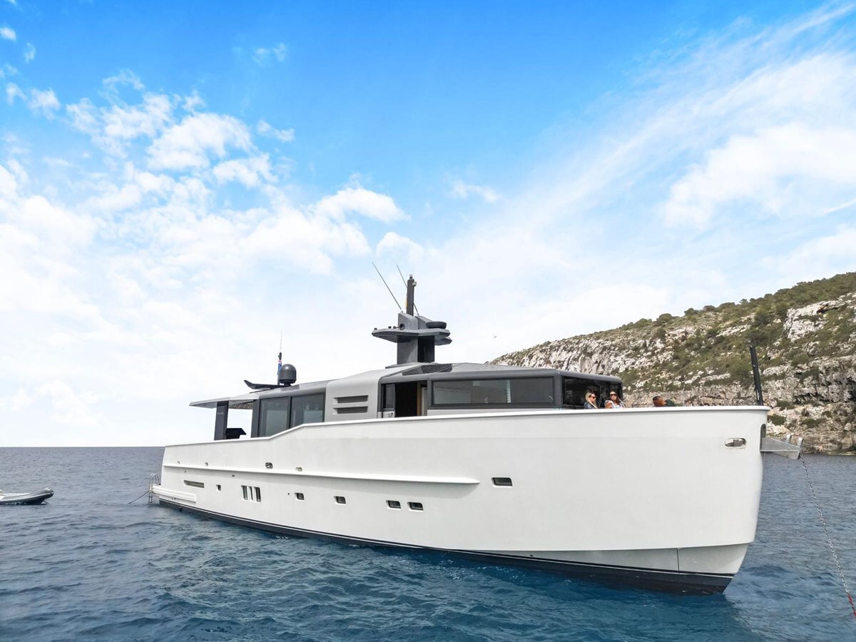 2010 ARCADIA YACHTS 83' 8