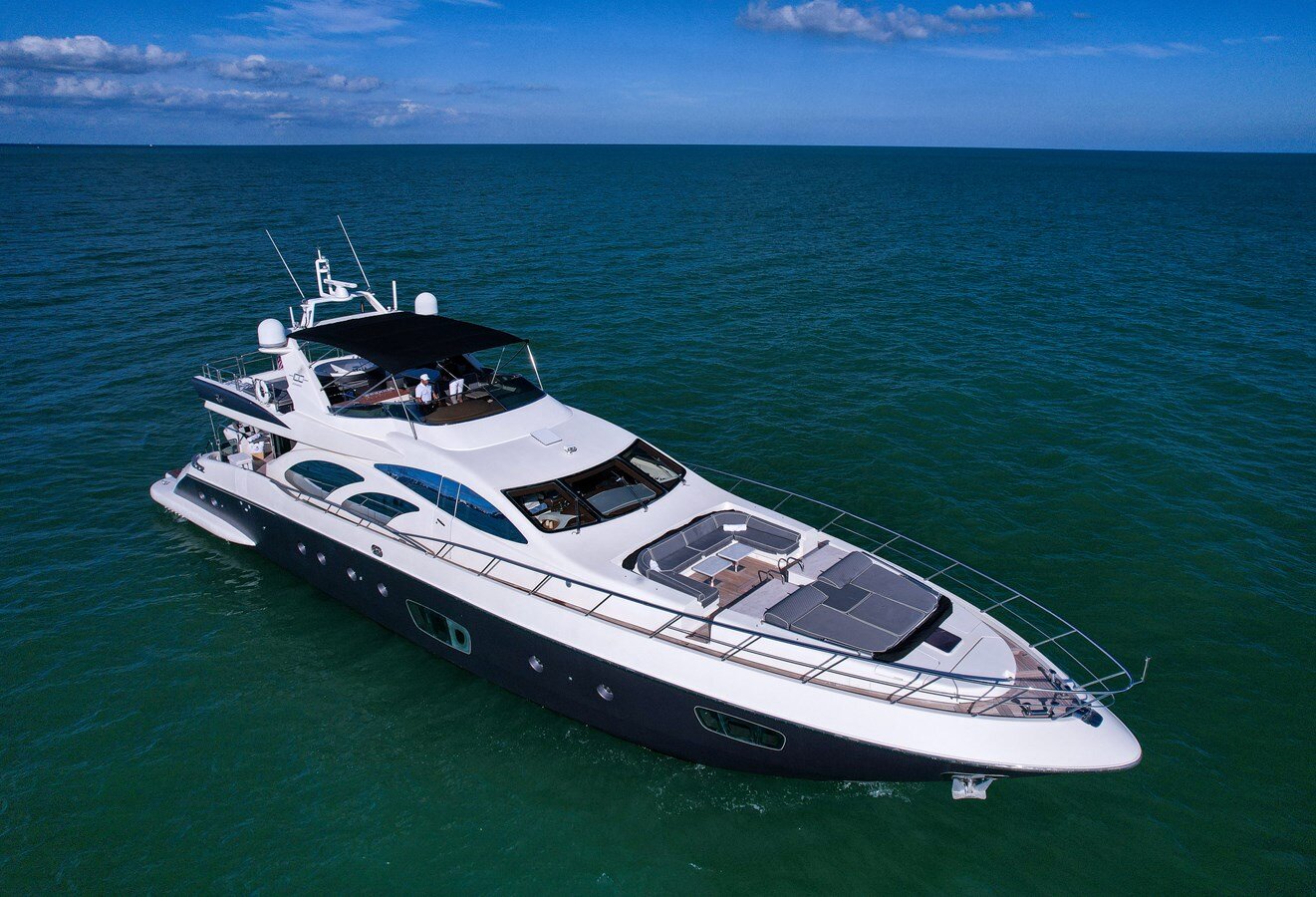 2010-azimut-yachts-100-dca022