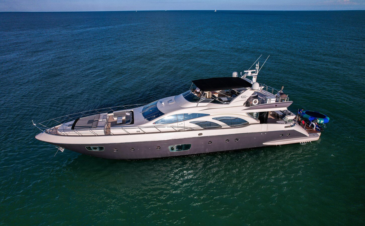 2010-azimut-yachts-100-dca022