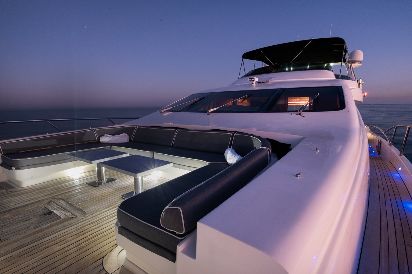 2010-azimut-yachts-100-dca022