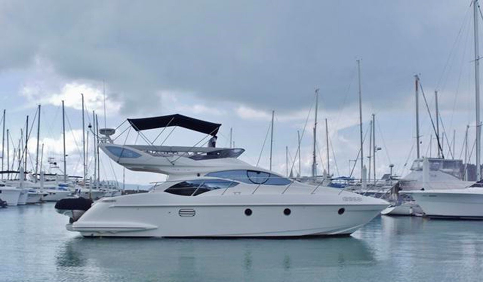 2010-azimut-yachts-43-d223b0