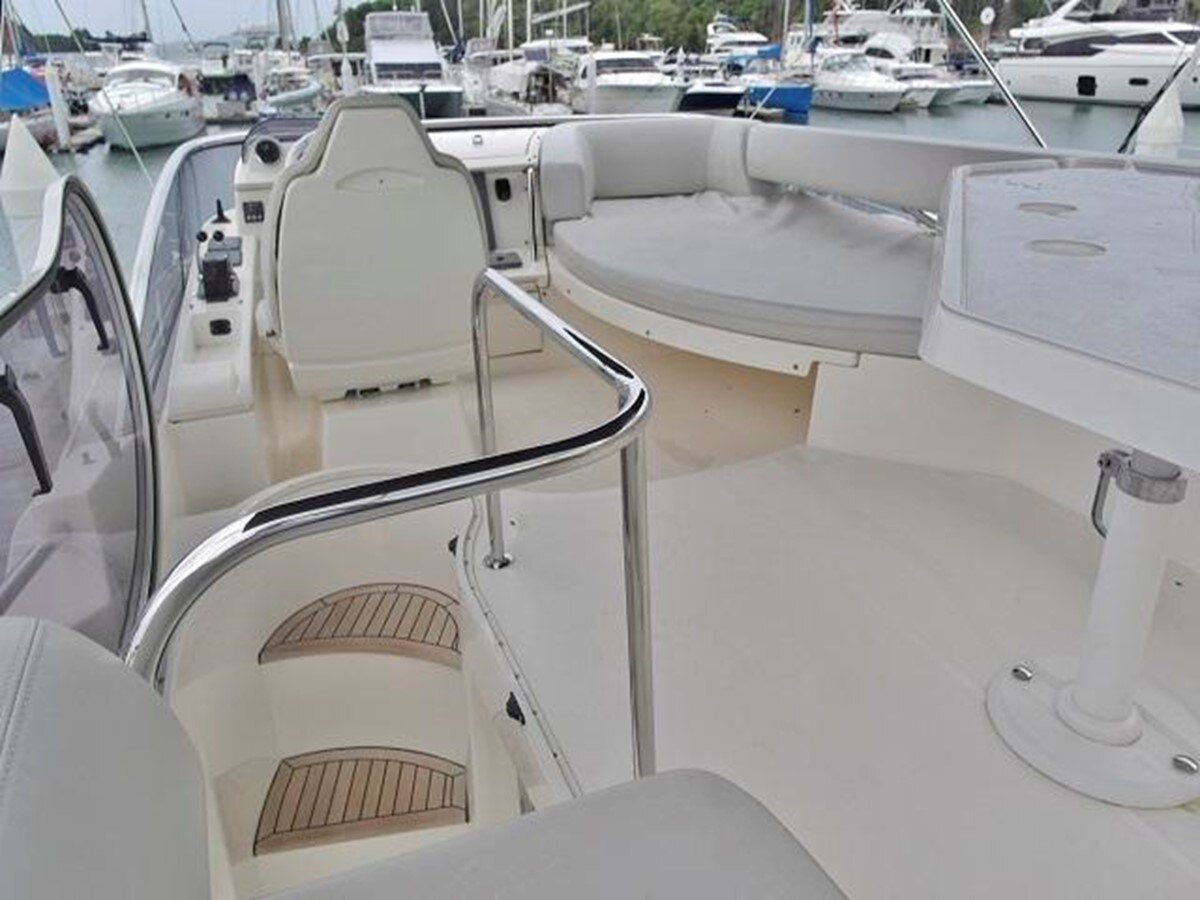 2010-azimut-yachts-43-d223b0