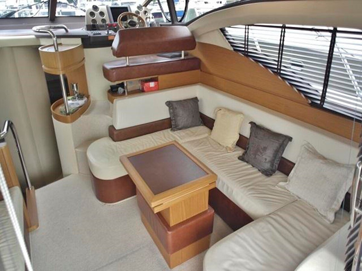 2010-azimut-yachts-43-d223b0