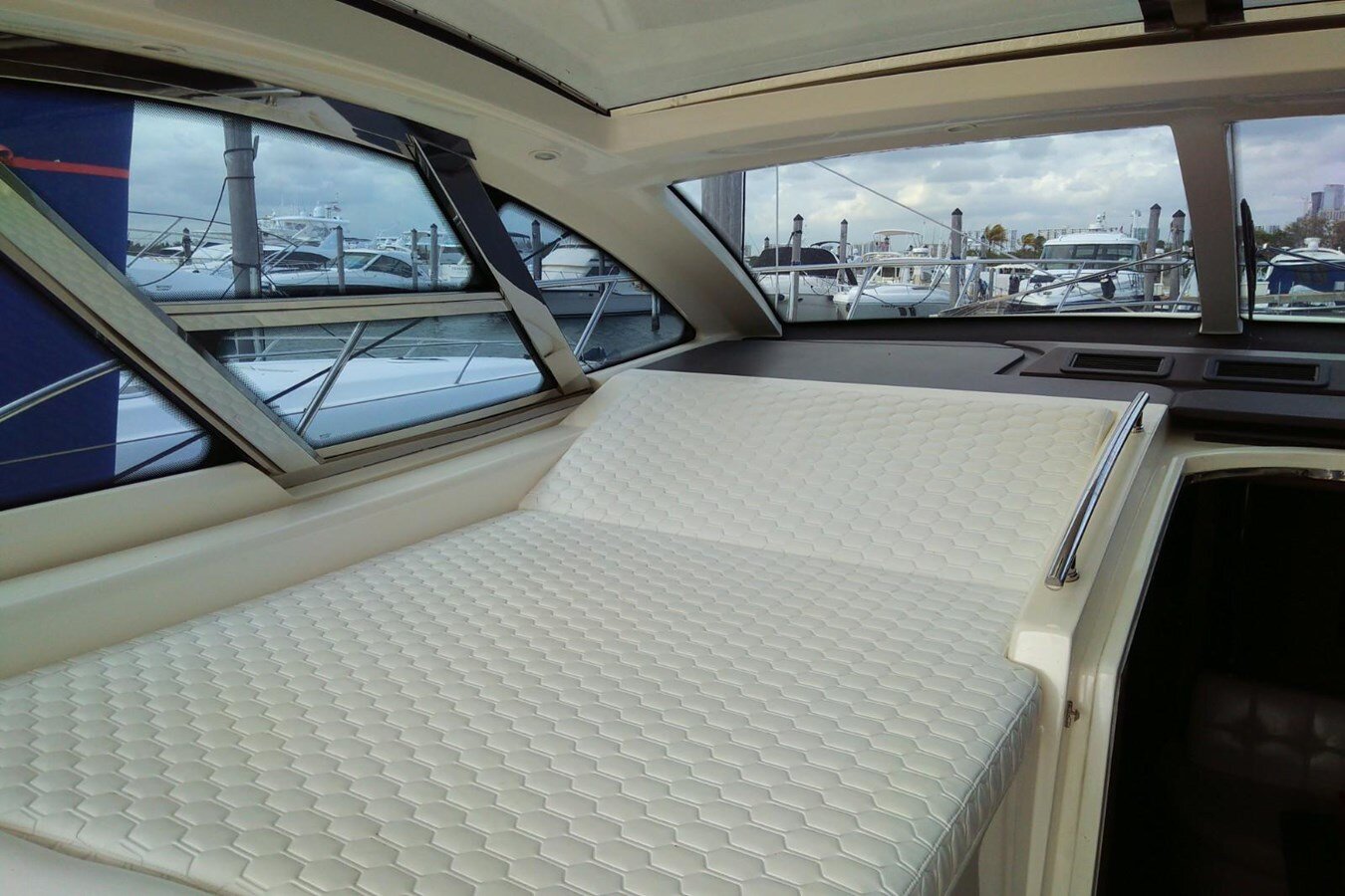 2010-azimut-yachts-54-ce4a77