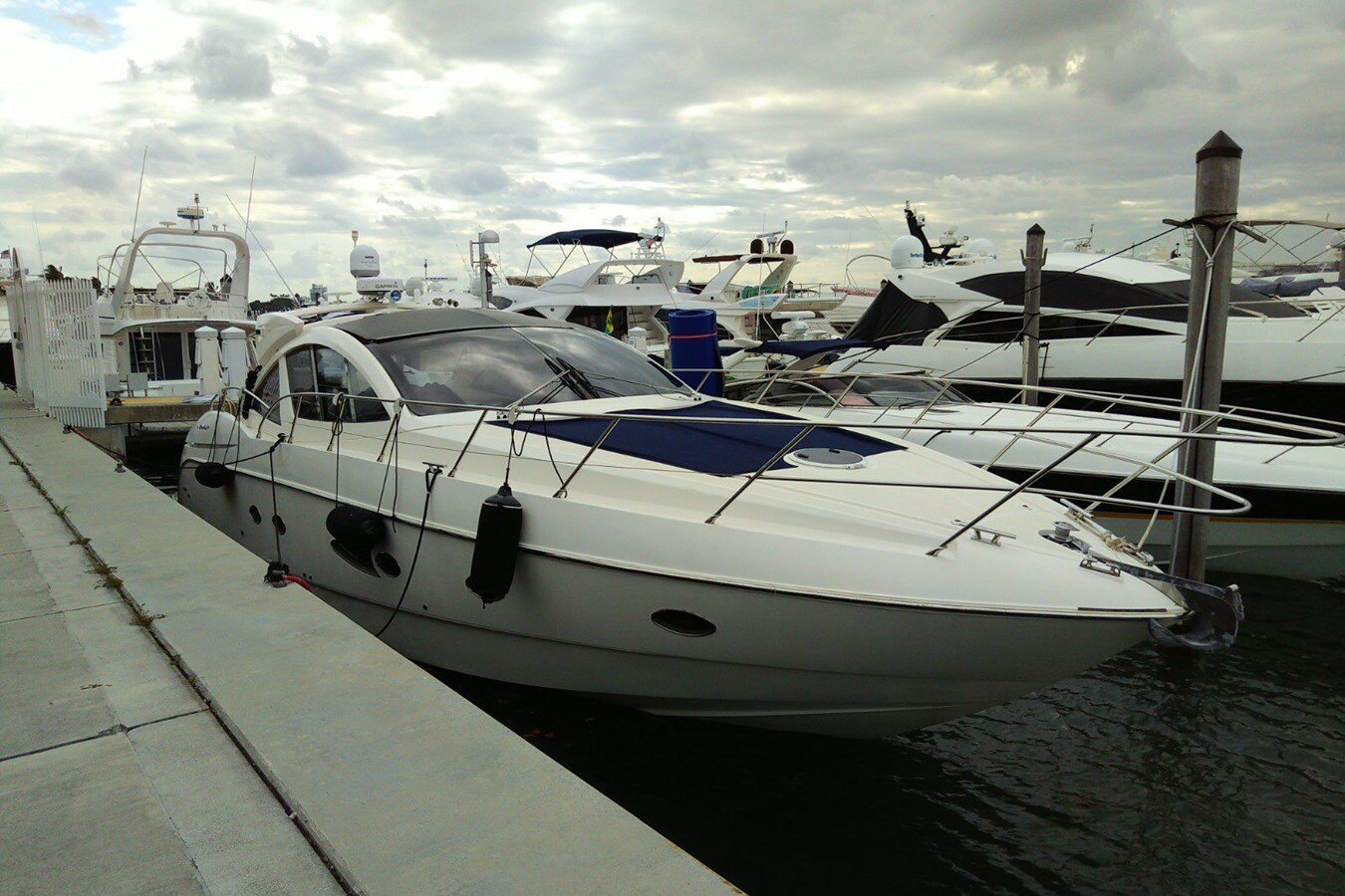 2010-azimut-yachts-54-ce4a77