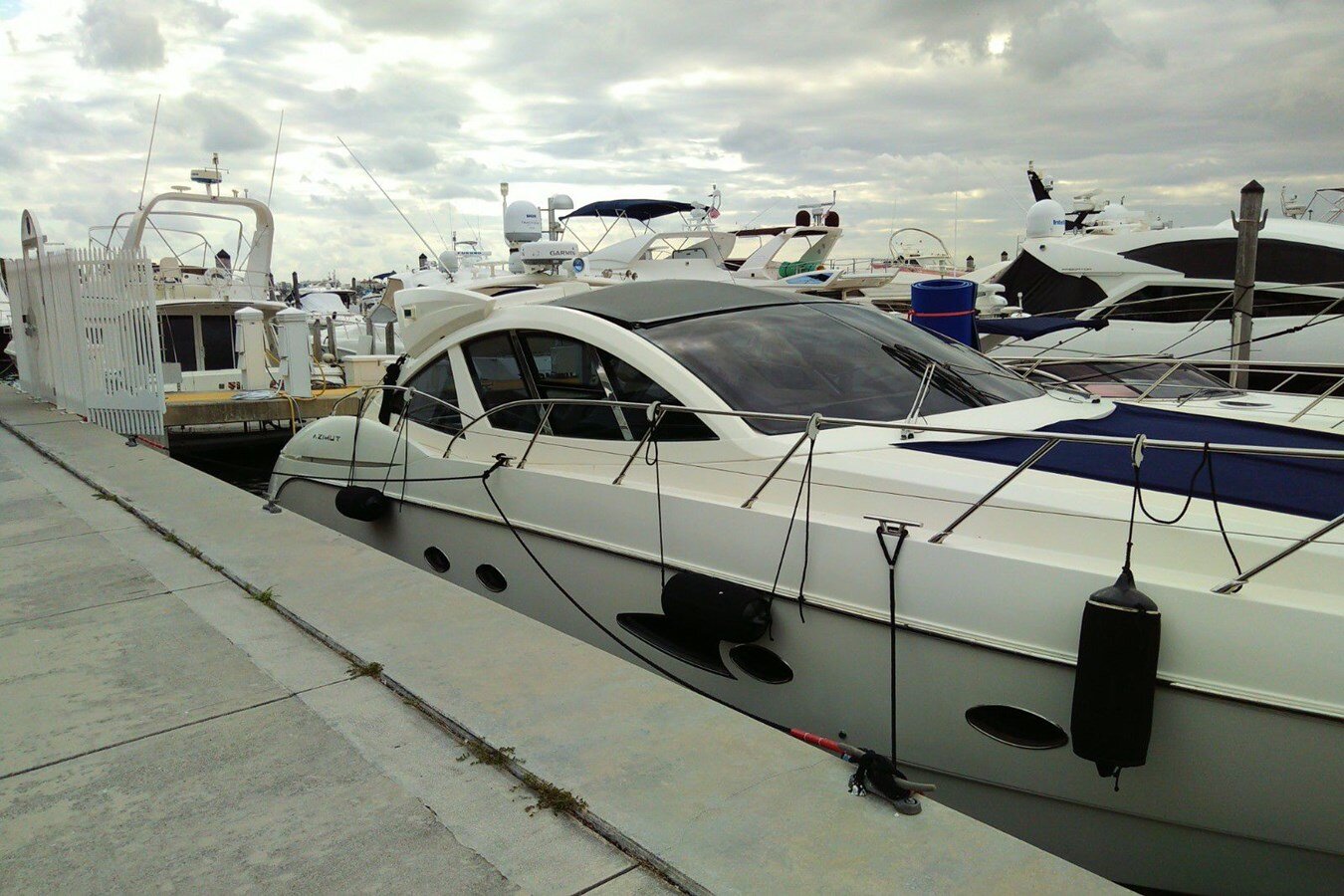 2010-azimut-yachts-54-ce4a77