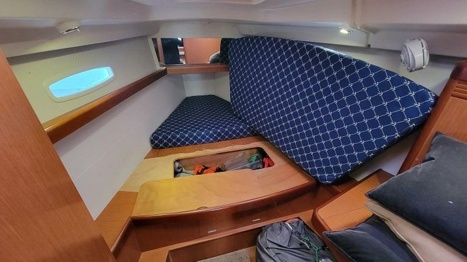 2010-beneteau-39-10-932d24