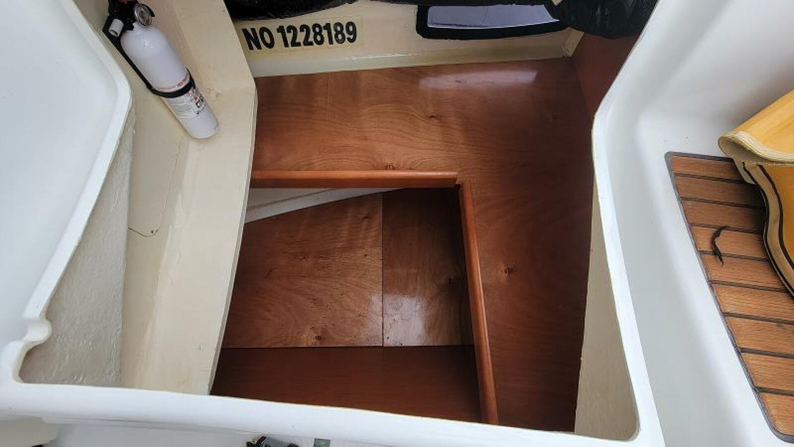 2010-beneteau-39-10-932d24