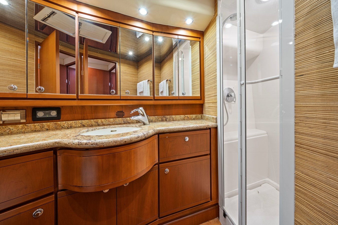 2010-bertram-63-2-183aeb